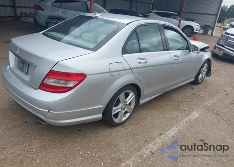 2011 Mercedes-Benz C 300 Luxury/Sport из США, поврежденный, VIN WDDGF5EB5BR140733